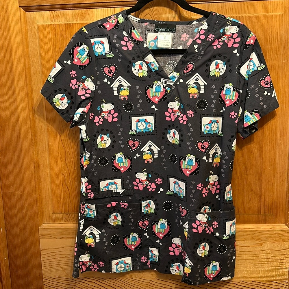 Cherokee Scrub top. Puppy Love/Cutie Paw  Healthcare